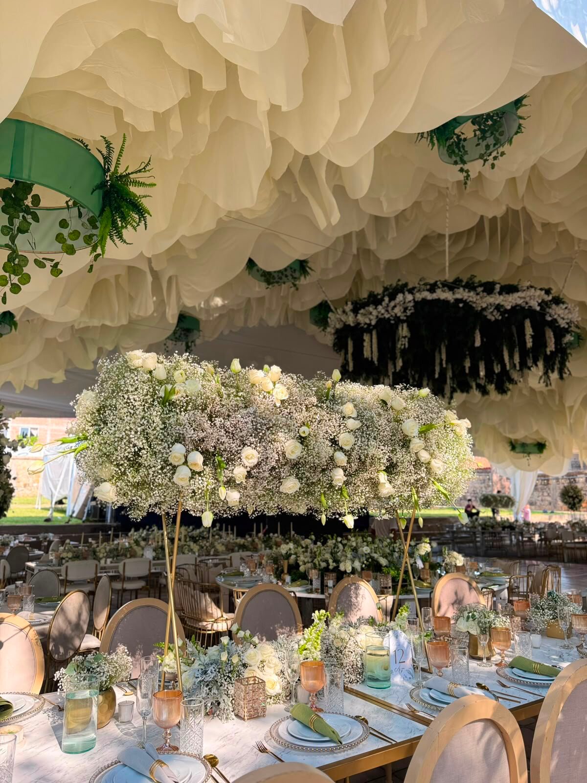 Diseño floral blanco de SAGOVIA